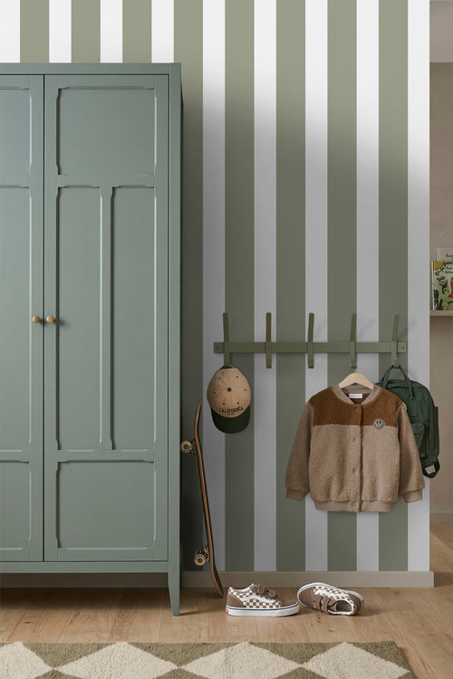 Sanders & Sanders behang strepen olijfgroen en wit - 53 cm x 10.05 m - 640722