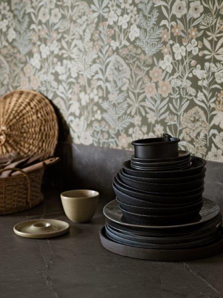 Borastapeter behang veldbloemen roze, vergrijsd groen en bruin - 53 cm x 10.05 m - 660349 - vtwonen shop