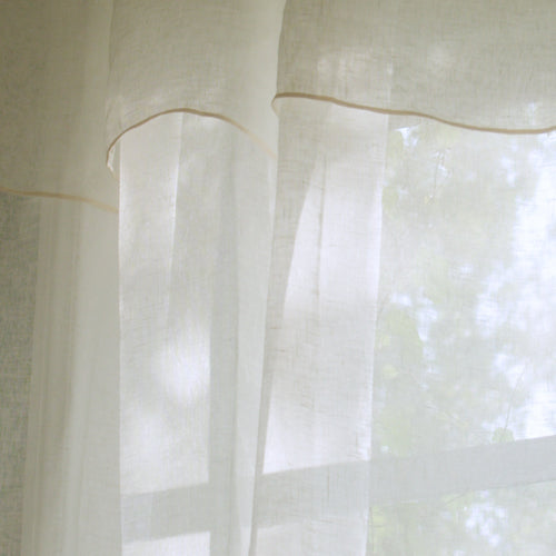Madura Veiling Shadow puur witte en ivoorkleurige hommel 140x350 cm