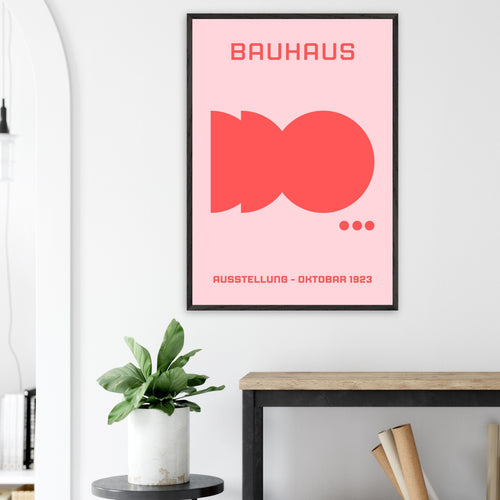 Artfulprints Poster met Lijst Bauhaus - Ausstellung oktobar 1923   - 70x100 cm - Roze