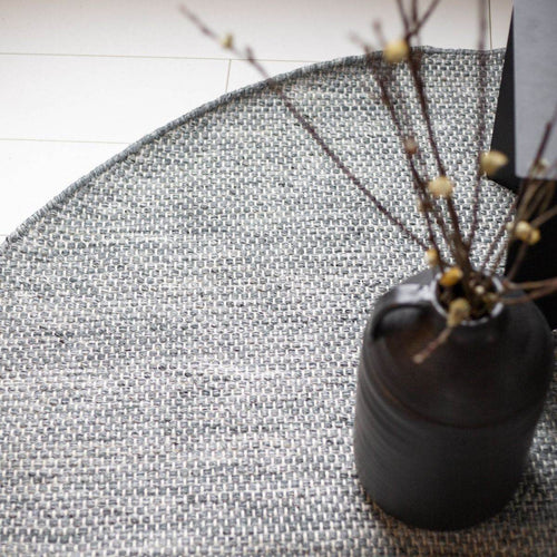 Interieur05 Vloerkleed Gerecycled Materiaal Rond Ciro Grijs op=op - 220 x 220 cm - vtwonen shop