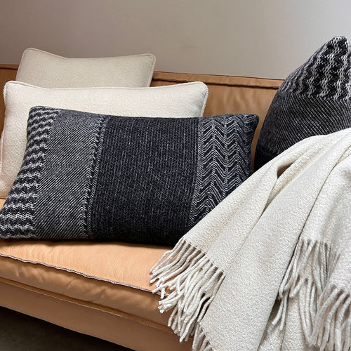 Malagoon kussen Uptown - zwart - 35x60cm 100% wol