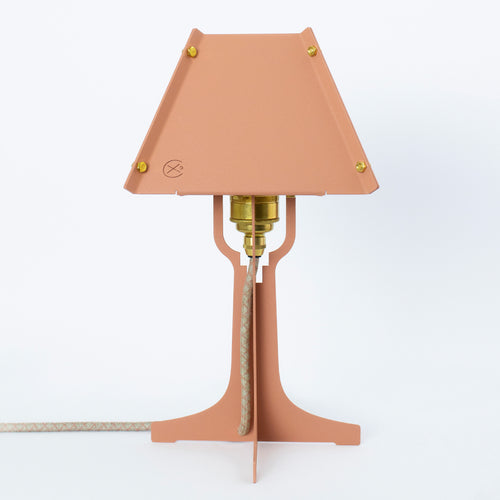 Fabricado tafellamp Lampie - Roze - messing details - hoogte 31,5 cm - vtwonen shop