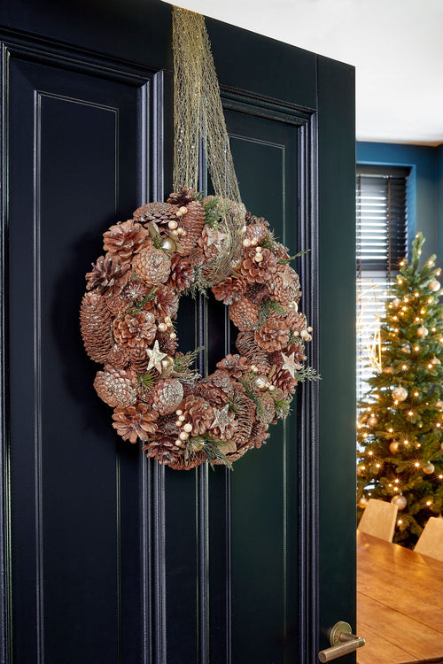 Mica Decorations Brant Kerstkrans met Dennenappels - H9 x Ø45 cm - Bruin - vtwonen shop
