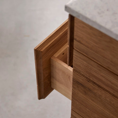 Tikamoon Badkamermeubel van massief eiken en moon premium terrazzo 60 cm - Naturel - vtwonen shop