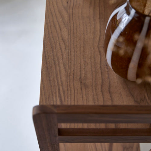 Tikamoon Boekenkast van notenhout - Bruin - vtwonen shop