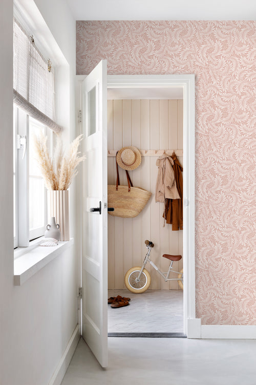 ESTAhome behang bladeren zacht roze - 50 x 900 cm - 131144 - vtwonen shop