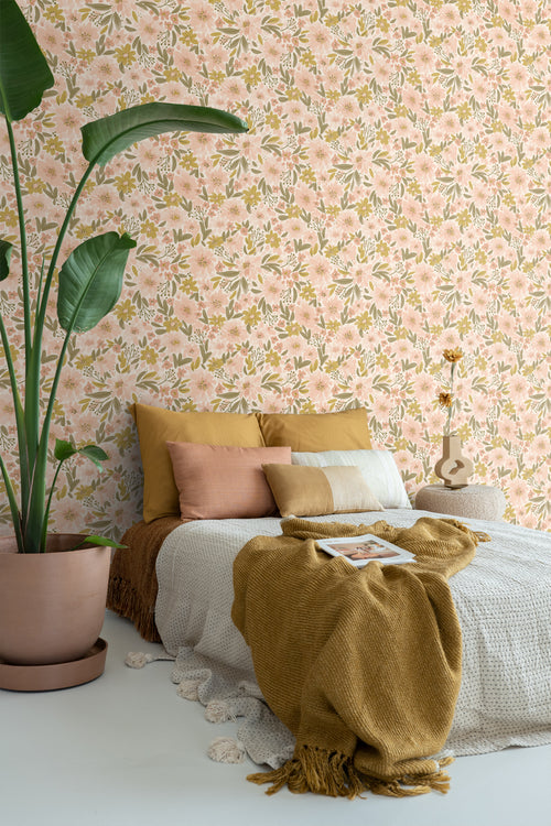 ESTAhome behang bloemen zacht roze, okergeel en vergrijsd groen - 50 x 900 cm - 130924 - vtwonen shop