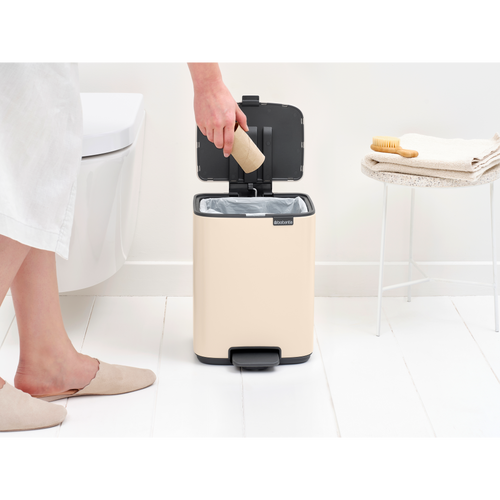 Brabantia Bo Pedaalemmer, 7 liter, stil sluitend, kunststof binnenemmer - Soft Beige