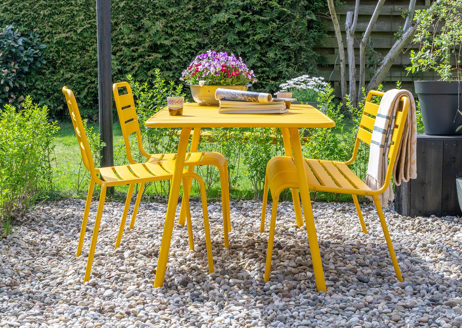 MaximaVida metalen tuinset Max okergeel 150 cm – 1 tafel met 2