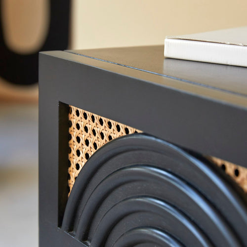 Tikamoon Nachtkastje van massief mangohout en rotan - Zwart - vtwonen shop