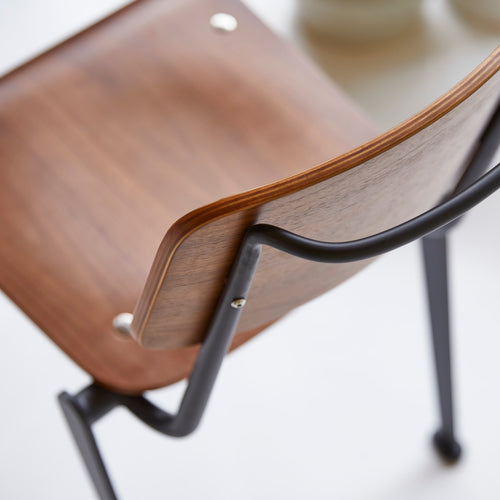 Tikamoon Stoel van notenhout en zwart metaal - Zwart - vtwonen shop