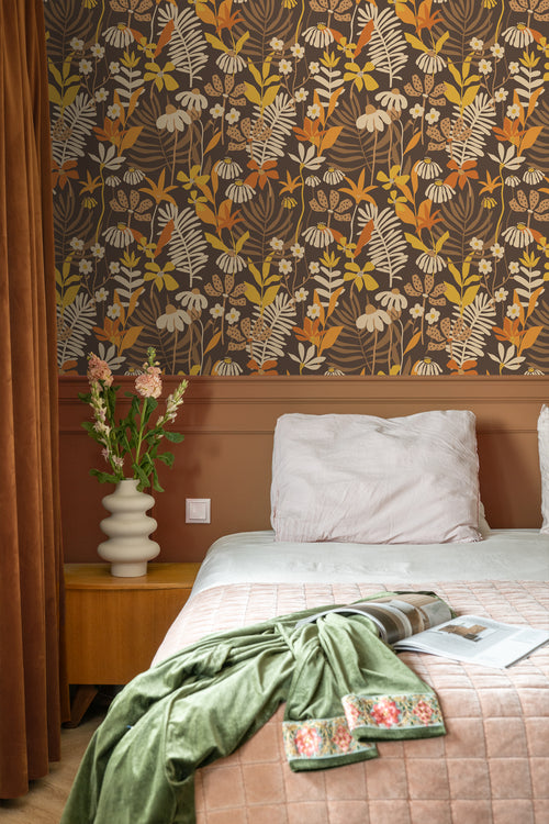 ESTAhome behang tropische bladeren en bloemen bruin en meerkleurig - 50 x 900 cm - 130997 - vtwonen shop