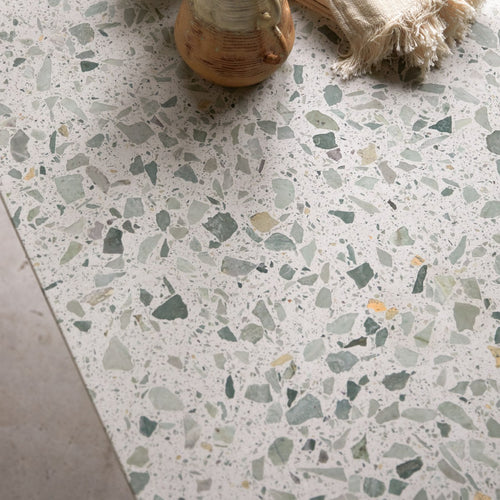 Tikamoon Rechthoekige tafel van groen premium terrazzo en metaal voor 4/6 personen - Groen - vtwonen shop