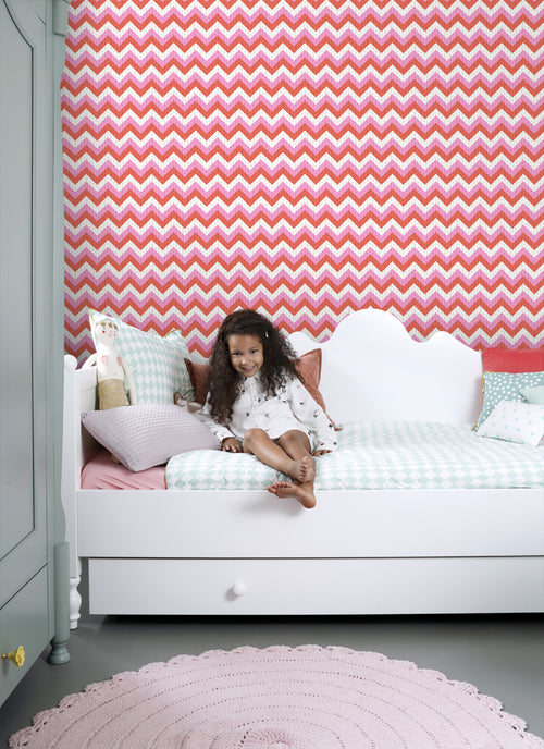 ESTAhome behang zigzag motief koraalrood en roze - 53 cm x 10.05 m - 138135