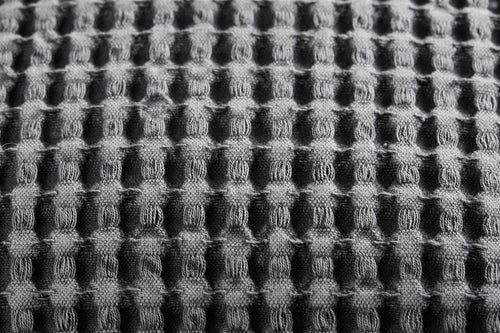 vtwonen decoratiekussen Carve - 45x45 cm - grijs - vtwonen shop