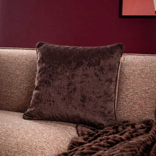 LEWY - sierkussen 45x45 cm - glansvelours - Chocolate Martini - bruin