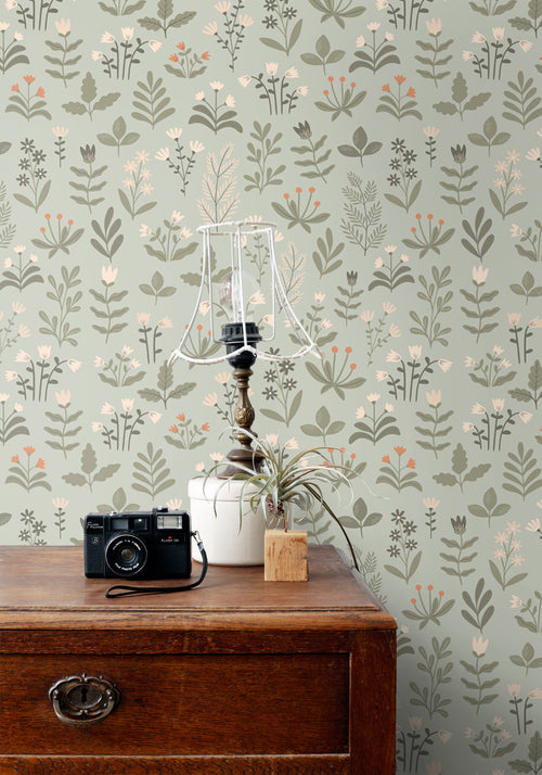 ESTAhome behang veldbloemen licht vergrijsd groen en beige - 50 x 900 cm - 131097 - vtwonen shop