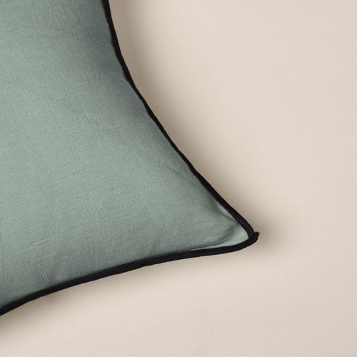 Madura Kussenovertrek Carlina groen van grijze en zwarte hommel 50x50 cm