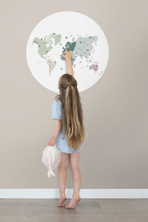 ESTAhome zelfklevende behangcirkel wereldkaart voor kinderen mintgroen, grijs en roze - Ø 70 cm - 158986