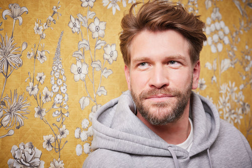 Livingwalls behang bloemen geel, wit en grijs - 53 cm x 10.05 m - AS-391172 - vtwonen shop