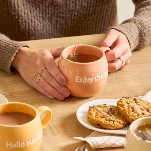 Salt & Pepper - Beker 42cl "Enjoy the moment" roze Muggies
