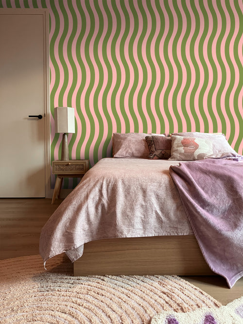 ESTAhome behang golvende strepen roze en groen - 0.53 x 10.05 m - 131610