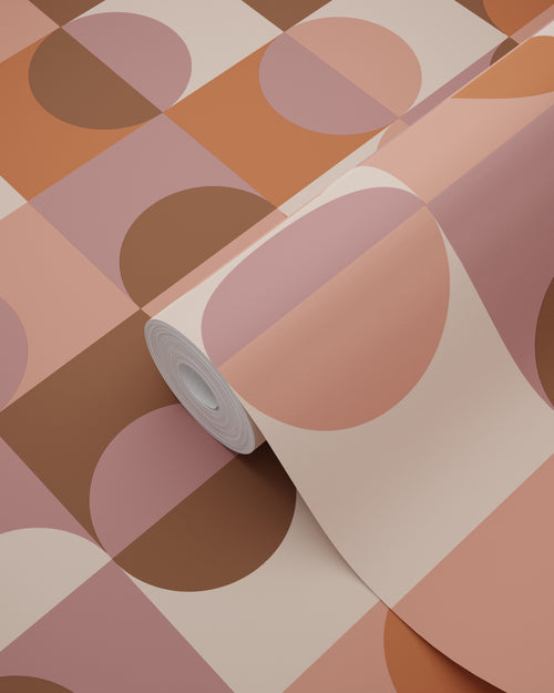 ESTAhome behang cirkels in Bauhaus stijl terracotta, paars en bruin - 50 x 900 cm - 131244 - vtwonen shop