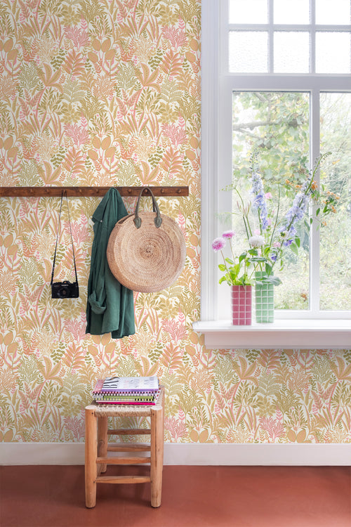ESTAhome behang tropische bladeren en bloemen groen en roze - 50 x 900 cm - 131665
