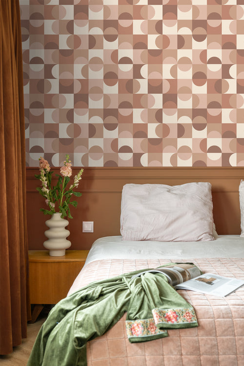 ESTAhome behang cirkels in Bauhaus stijl beige, bruin en licht roze - 50 x 900 cm - 131242 - vtwonen shop