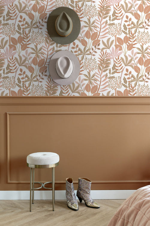 ESTAhome behang bladeren terracotta, bruin en roze - 50 x 900 cm - 131491 - vtwonen shop