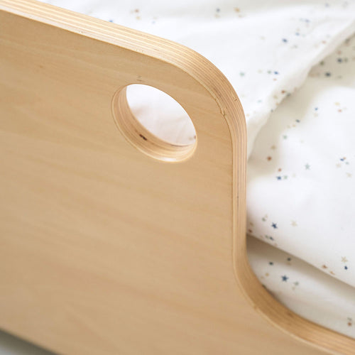 Petite Amélie Peuterbed Ellipse – 70x140 cm – Naturel – Vloerbed met uitvalbescherming – Montessori-geïnspireerd - vtwonen shop