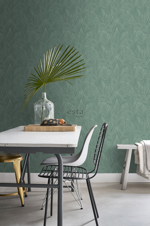 ESTAhome behang palmbladeren vergrijsd zeegroen - 53 cm x 10.05 m - 139302 - vtwonen shop