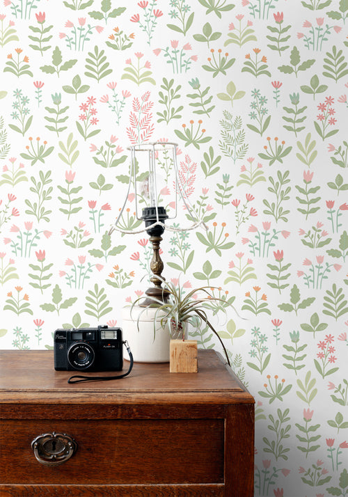 ESTAhome behang veldbloemen groen en roze - 50 x 900 cm - 131094 - vtwonen shop