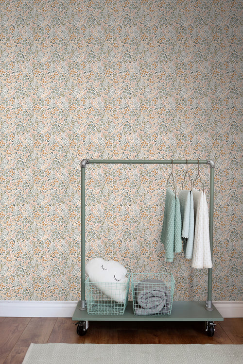 ESTAhome behang bloemetjes grijsblauw, terracotta roze en groen - 53 cm x 10.05 m - 139837 - vtwonen shop