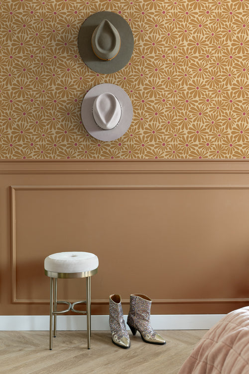 ESTAhome behang madeliefjes okergeel en roze - 50 x 900 cm - 131152 - vtwonen shop