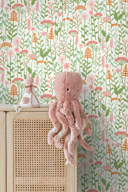 ESTAhome behang veldbloemen groen en roze - 50 x 900 cm - 131546 - vtwonen shop