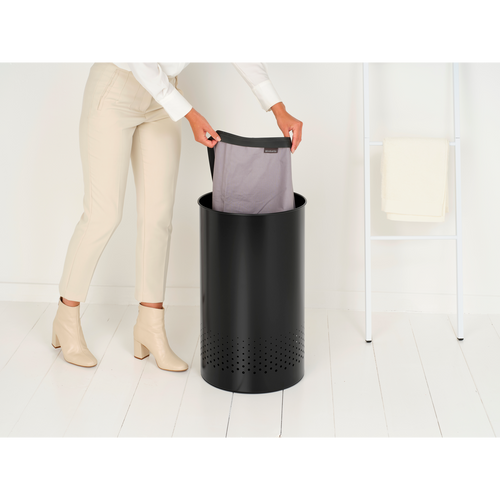 Brabantia Wasbox - 60L - kunststof deksel - matt black - vtwonen shop