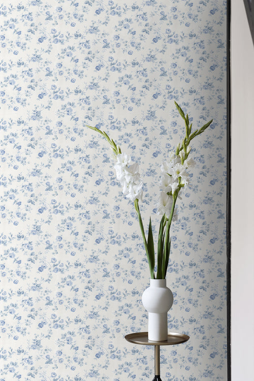 Sanders & Sanders behang bloemen blauw en gebroken wit - 53 cm x 10 m - 640403 - vtwonen shop