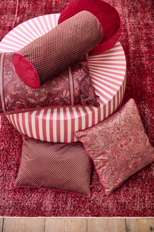 Pip Studio Suki Bolster Kussen - Woondecoratie - Donkerroze - 55x20cm - vtwonen shop