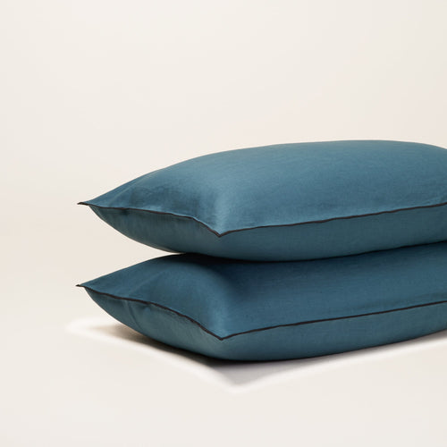 Madura Set van 2 kussenslopen Carlina olie en zwarte hommels 50x75 cm