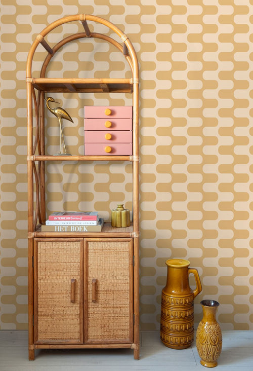 ESTAhome behang golvende lijnen geel en beige - 50 x 900 cm - 132140