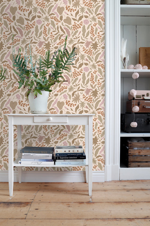 ESTAhome behang bladeren en bloemen warm beige, terracotta en paars - 50 x 900 cm - 131051 - vtwonen shop