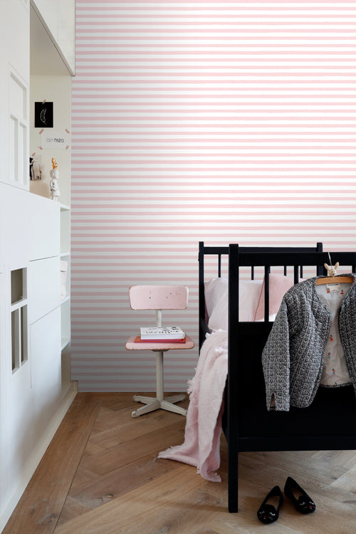 ESTAhome behang geschilderde strepen licht roze en wit - 0,53 x 10,05 m - 138969