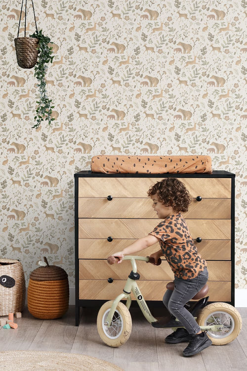 ESTAhome behang bos met bosdieren gebroken wit en beige - 53 cm x 10.05 m - 139525
