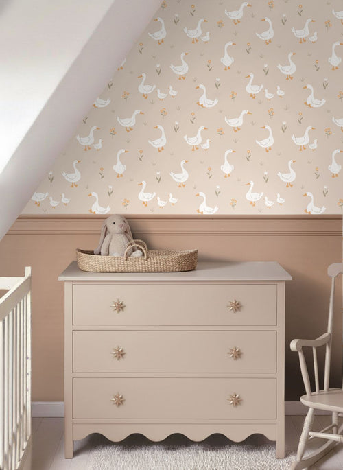ESTAhome behang schattige ganzen beige en oranje - 50 x 900 cm - 131832