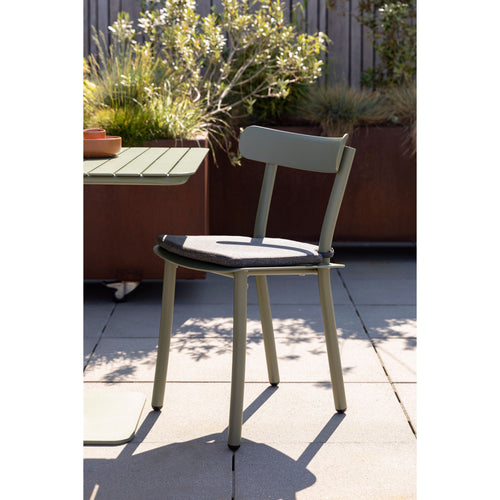 Zuiver Friday Kussen Tuinstoel Royal Zwart - vtwonen shop