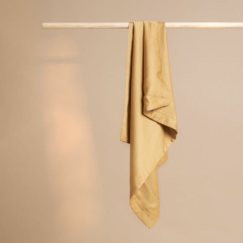 Coco & Cici - Bamboe Kussensloop 70 x 50 cm - Kussenhoes - Okergeel - 100% Eco Bamboe - Volant 2 cm - 1 stuk