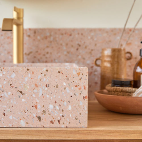 Tikamoon Vierkante waskom van roze premium terrazzo b. 40 cm - Roze
