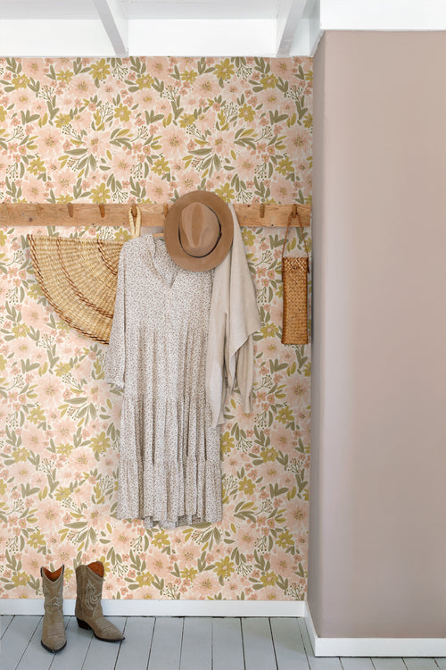 ESTAhome behang bloemen zacht roze, okergeel en vergrijsd groen - 50 x 900 cm - 130924 - vtwonen shop